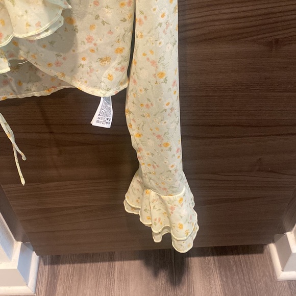 New condition, summer crop top - Picture 4 of 5